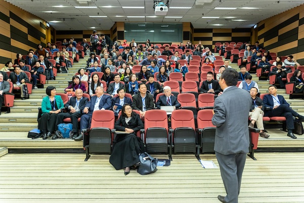 Live Translation vs Human Interpreter